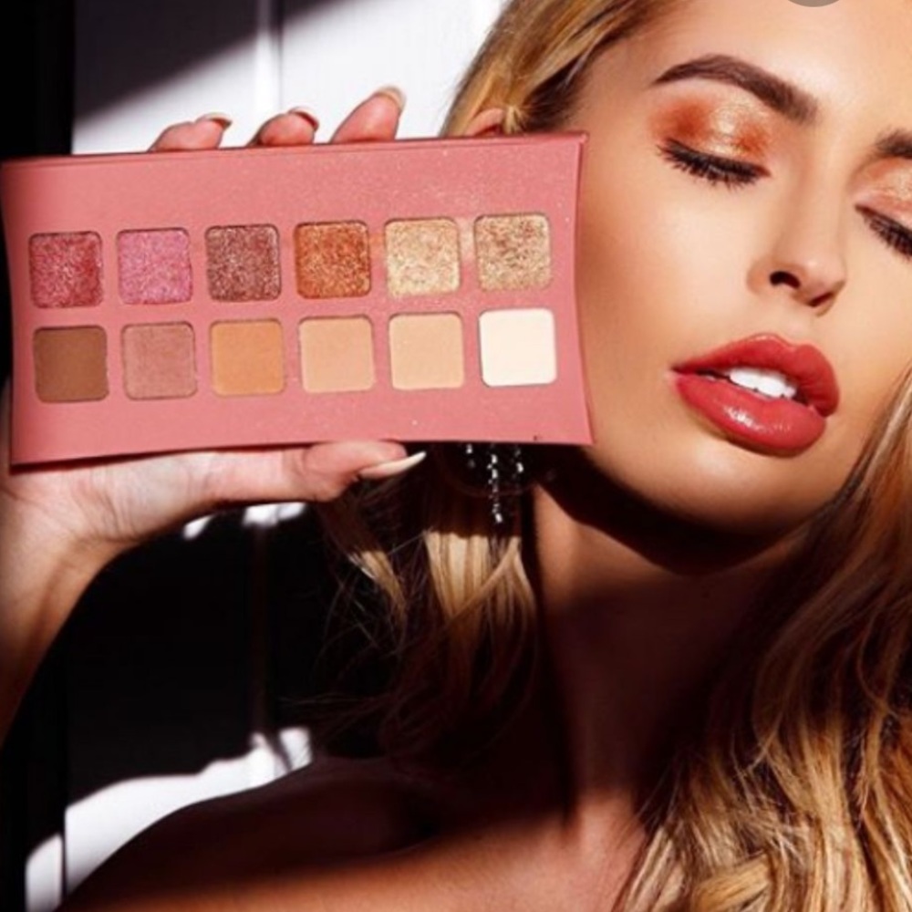 New ILLAMASQUA
Unveiled Artistry Palette - Picture 6 of 15